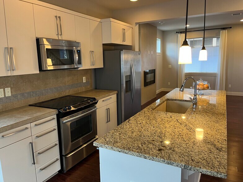 Kitchen - 14260 SW Compass Dr