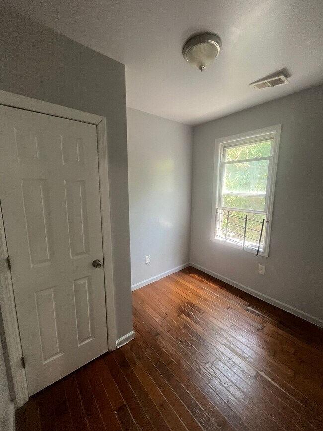 Building Photo - 15-17 Ferdinand St