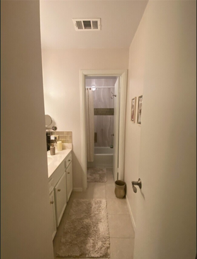 Building Photo - 179 Old Bridge Lake St