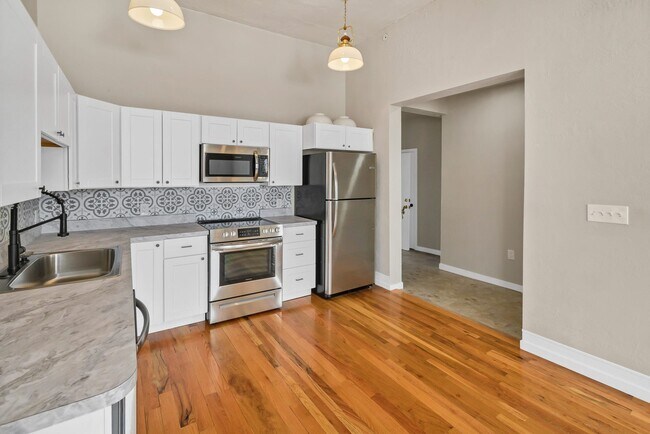 Building Photo - VINTAGE VAULT