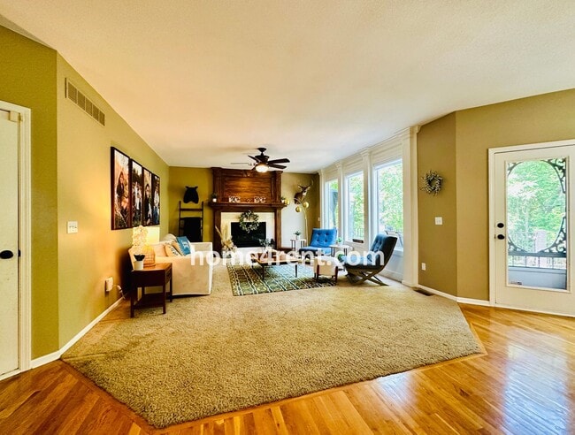 Building Photo - Beautiful Four Bedroom Home in a Quiet Neighborhood w/ an Updated Kitchen, Wood Floors, and a Fin...