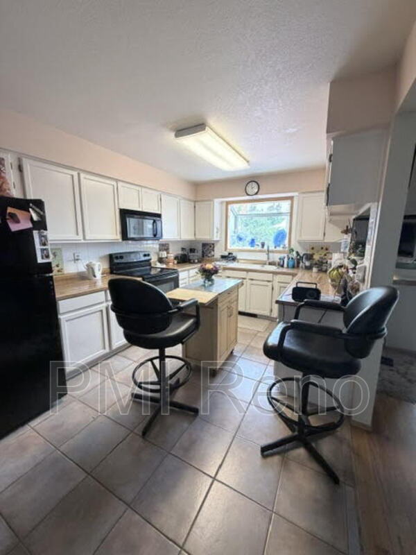 Building Photo - 744 Diogenes Dr