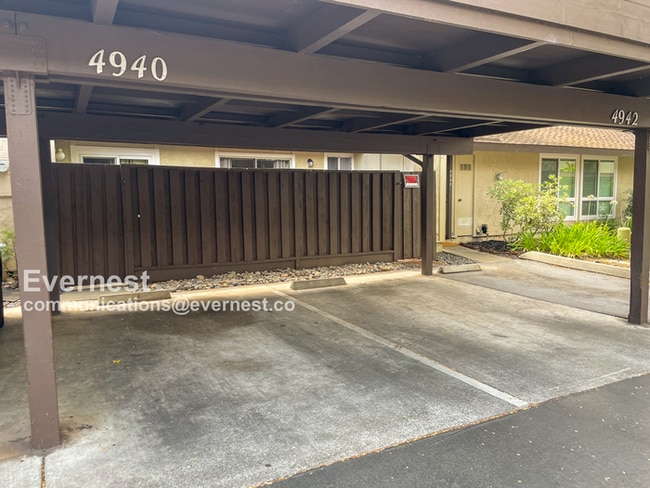 Building Photo - 4940 Poplar Terrace