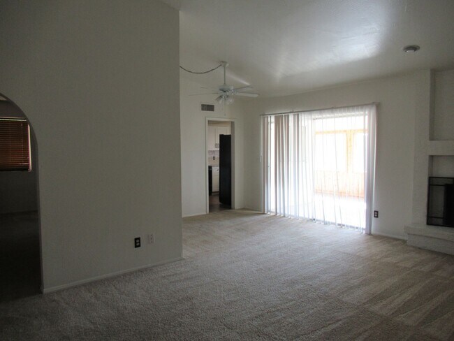Building Photo - Spacious 4 Bedroom Home in Convenient Mesa...
