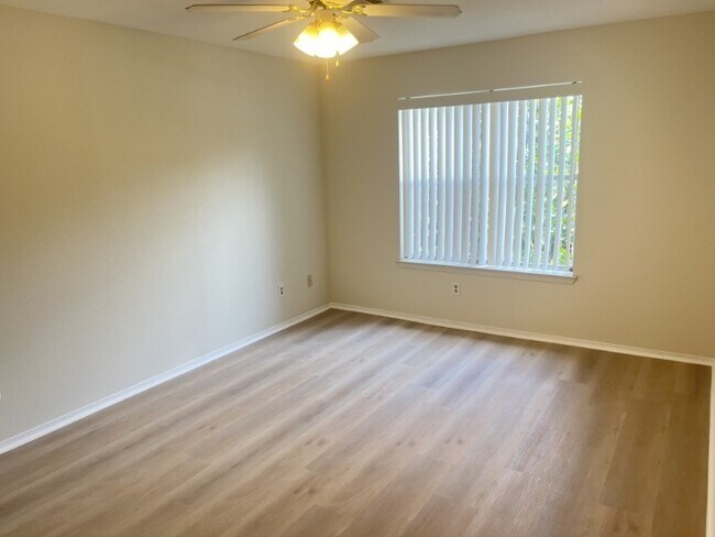 Building Photo - 10555 Turtlewood Ct