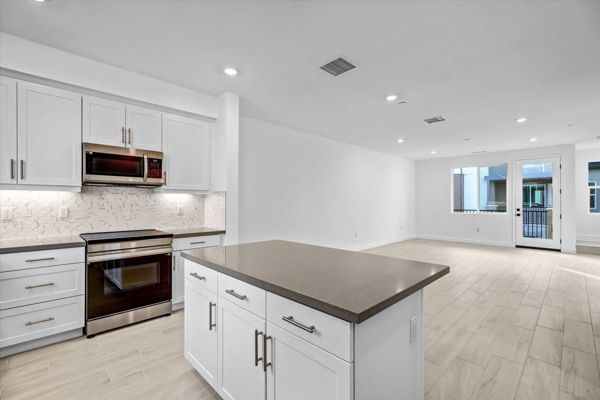 Building Photo - 10002 Central Ave