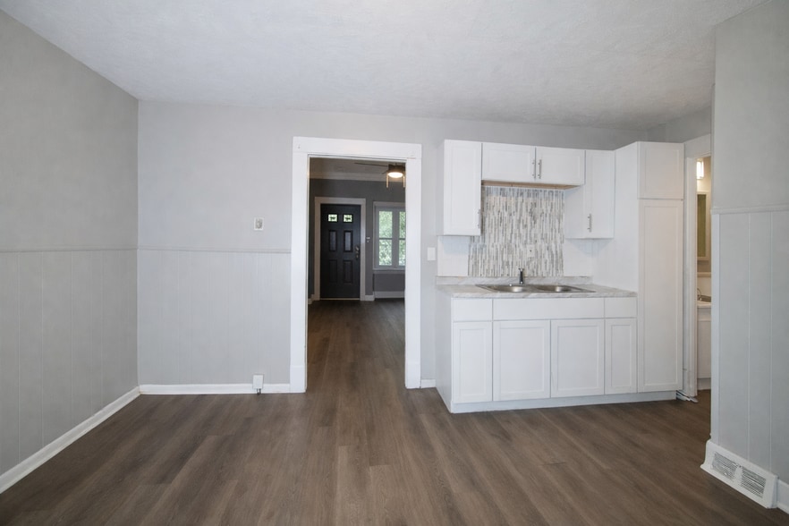 Building Photo - 10514 Mount Auburn Ave