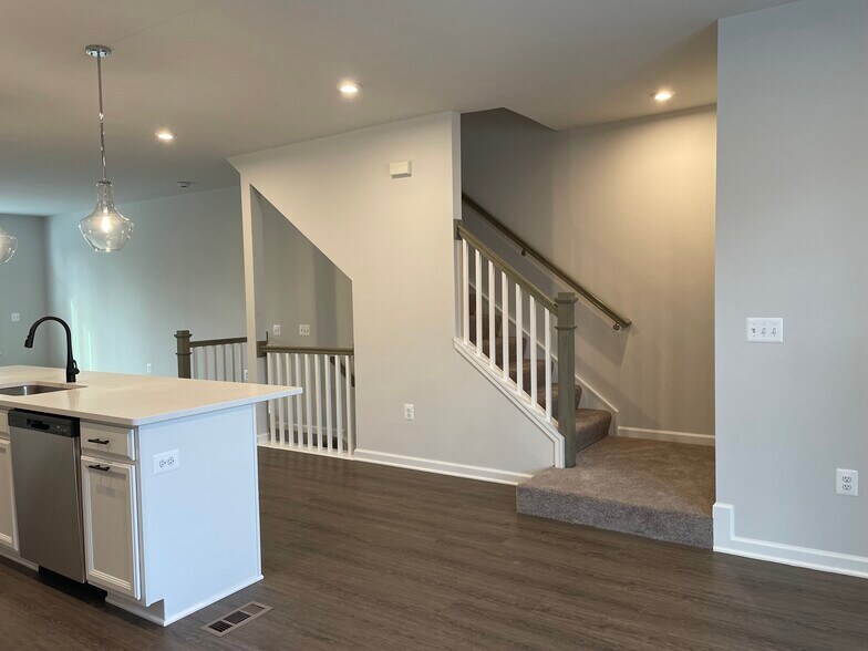 Building Photo - 595 Rivanna Hill Rd
