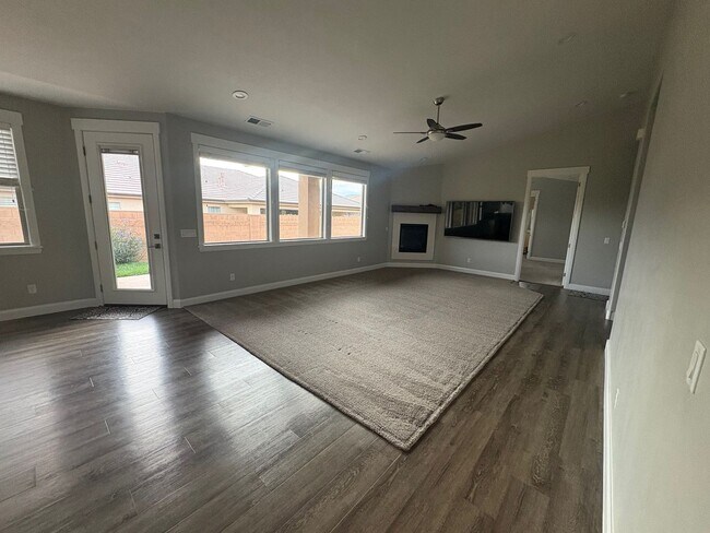 Building Photo - Charming 4-Bedroom Home in Highly Sought After Santa Clara!