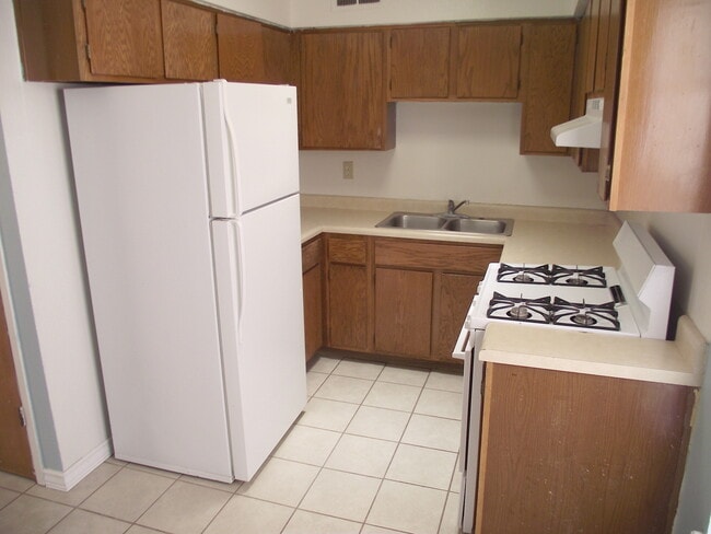 Building Photo - Northeast El Paso 2 bed