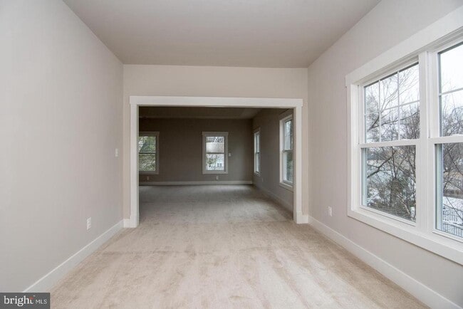 Building Photo - 6928 Regent Ln