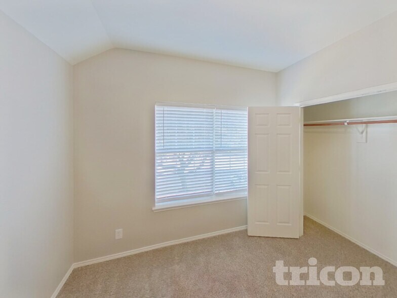 Building Photo - 14121 S Pass Rd