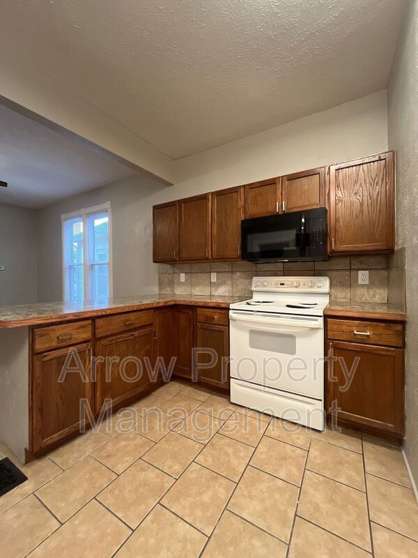 Building Photo - 918 S 10th St