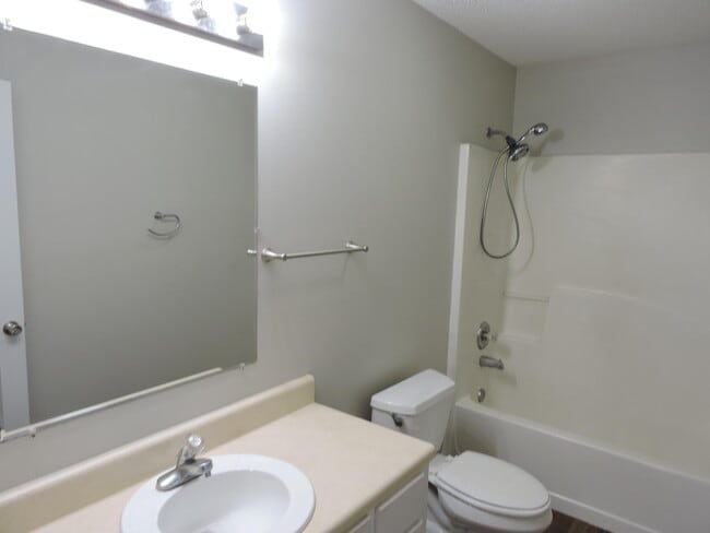 Building Photo - 265 Lindberg St