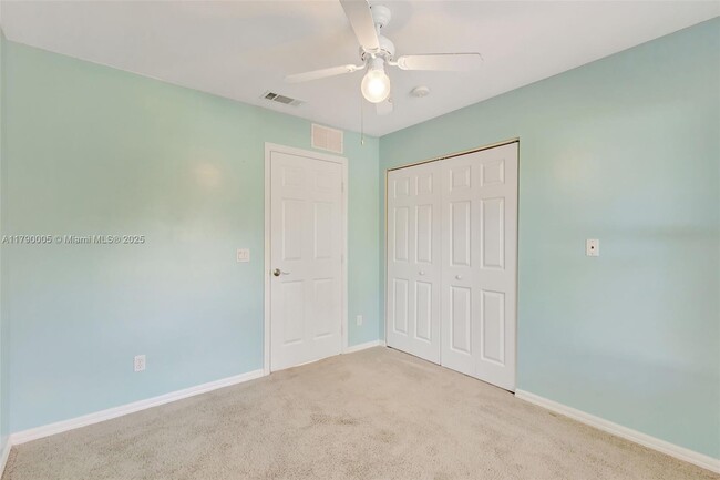 Building Photo - 665 NE Horizon Ln