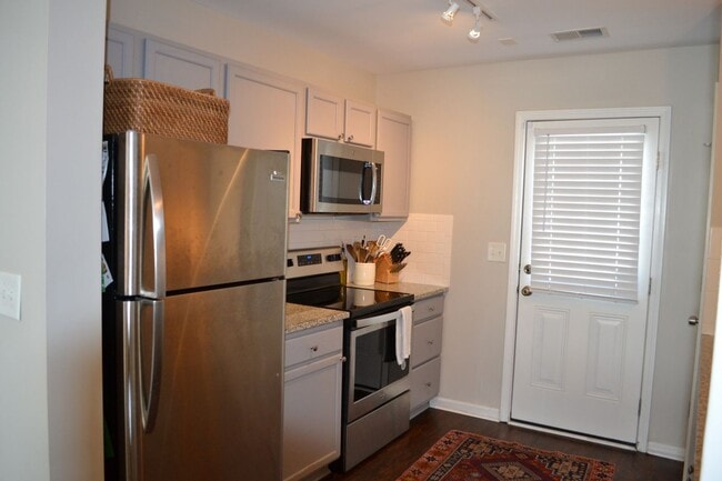 Building Photo - Charming 2BR Townhome in Charlotte