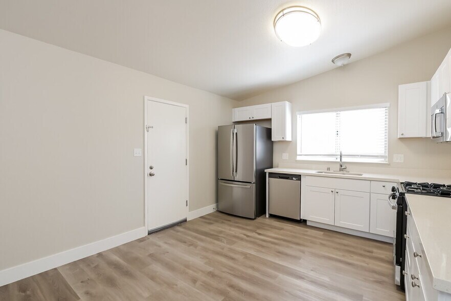 Building Photo - 1555 Calabria Dr