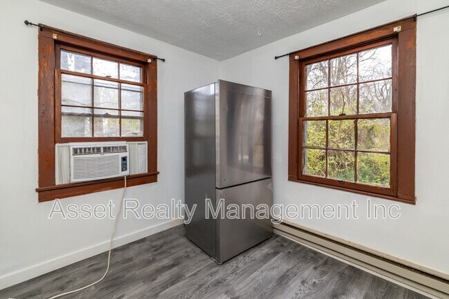 Building Photo - 5501 Lake Shore Dr