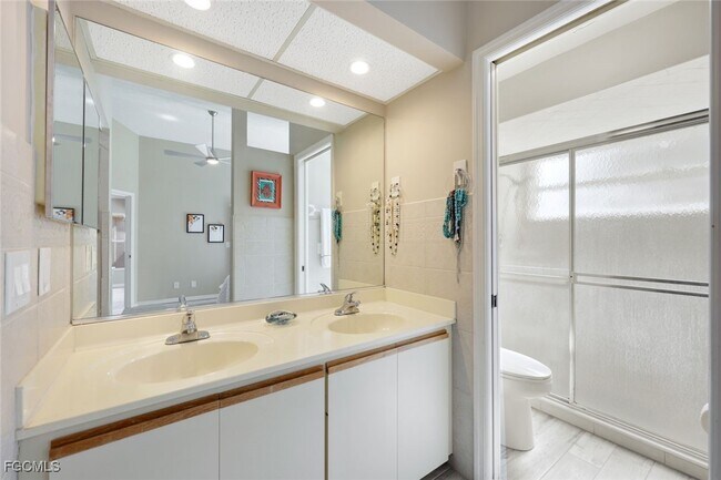 Building Photo - 14871 Crescent Cove Dr