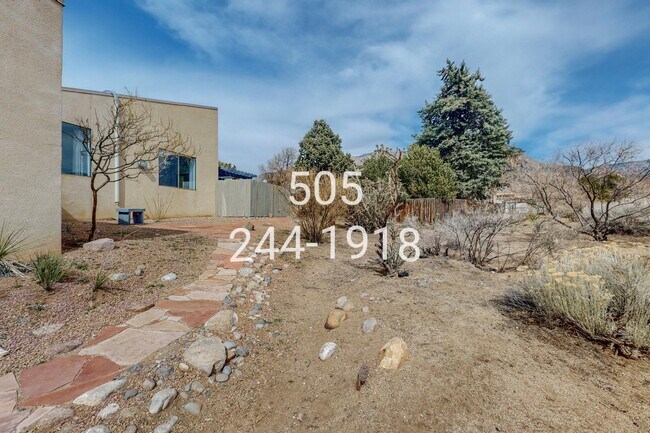 Building Photo - 876 Tramway Ln Ct NE