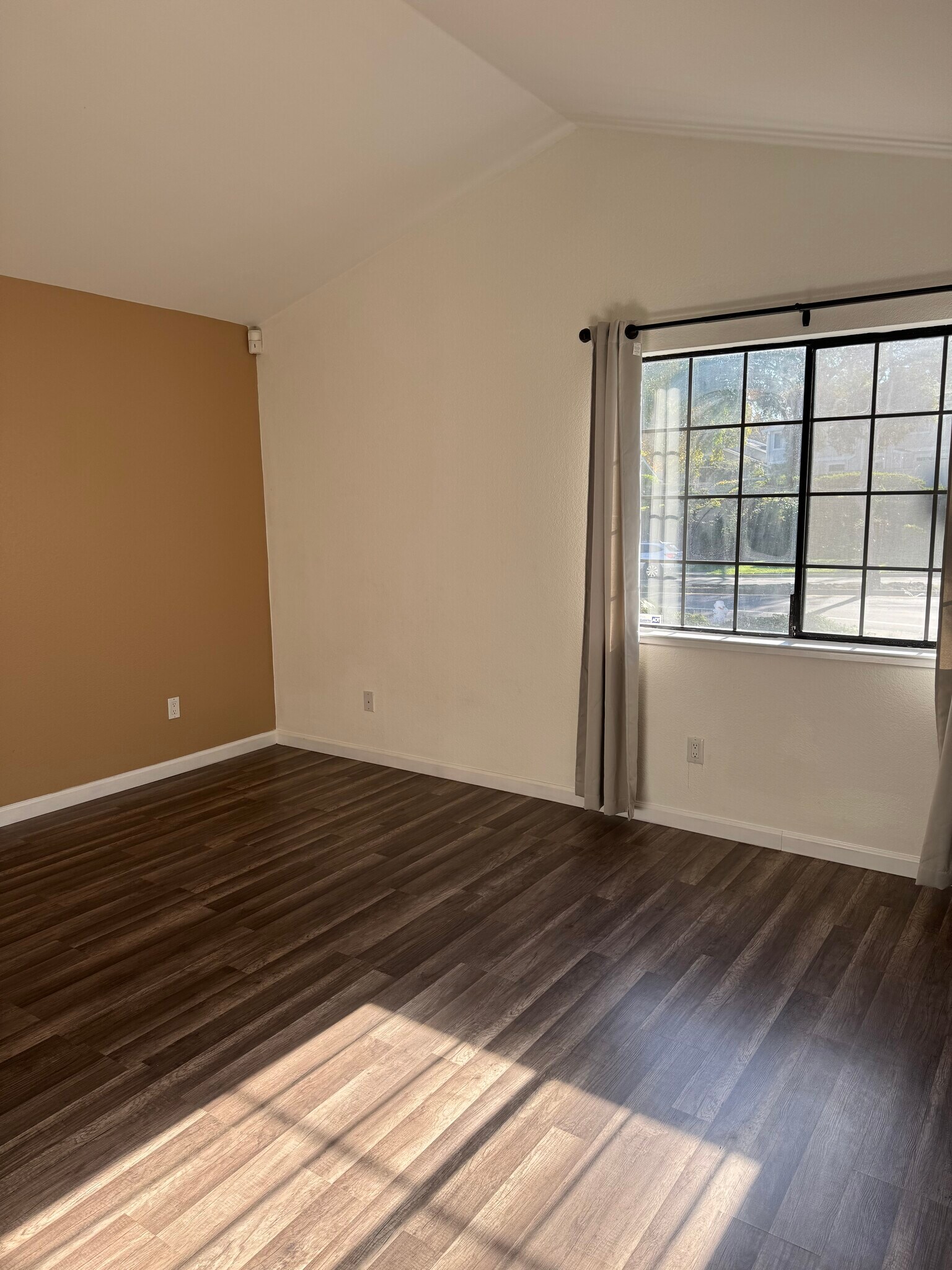 Building Photo - 206 Devonwood