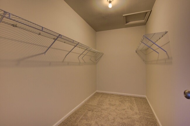 Building Photo - 1302 Foxmeadow Cir
