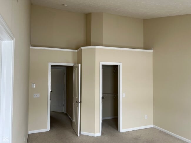 Building Photo - 3522 N Golden Gate Dr