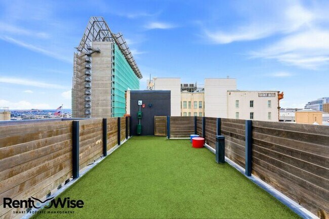 Building Photo - 1075 Market St