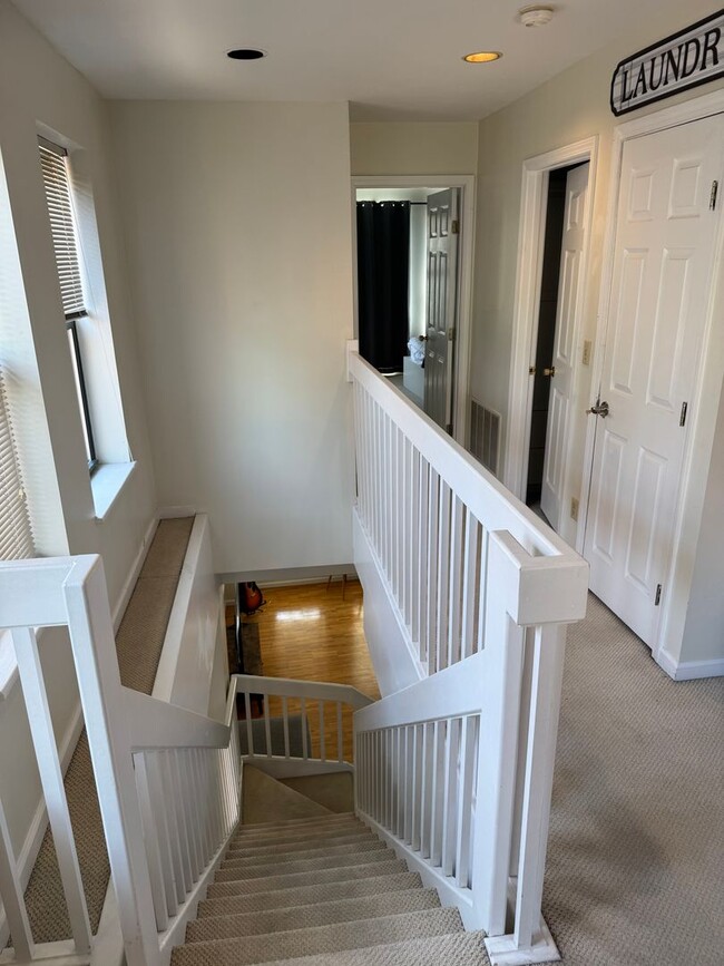 Building Photo - Downtown Condo. 1 bed/1 bath