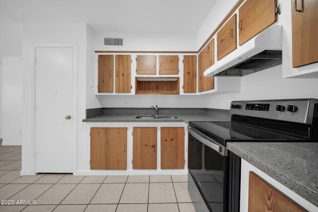 Building Photo - 2701 E Tierra Buena Ln