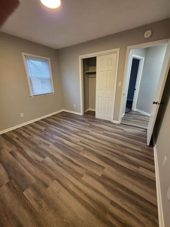 Building Photo - 1024 Spring St