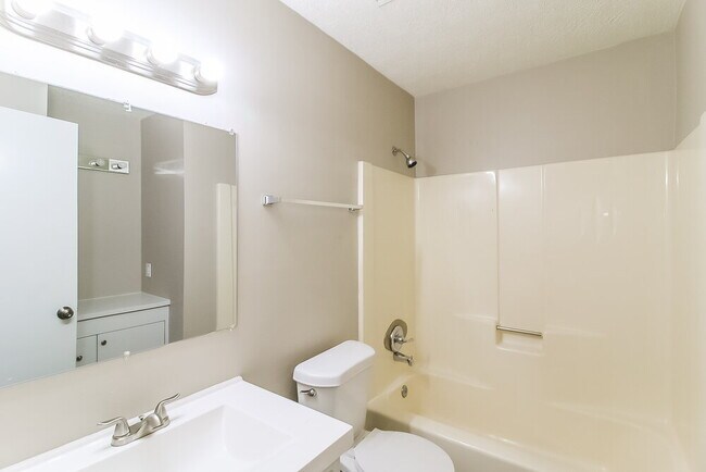 Building Photo - 3904 Loring Ln