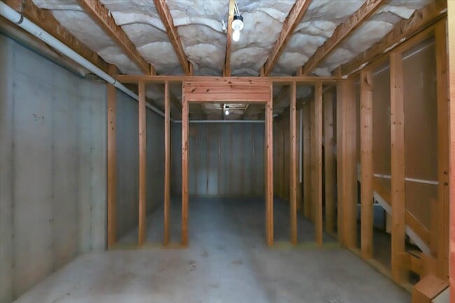 Building Photo - 6059 Cove Park Dr