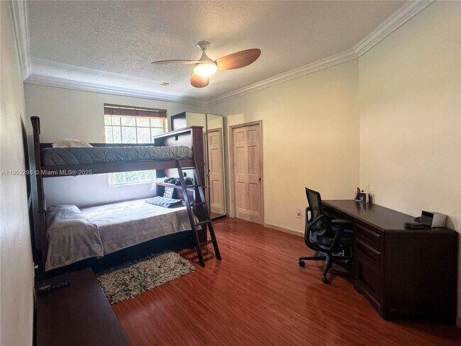 Building Photo - 375 Sabal Way