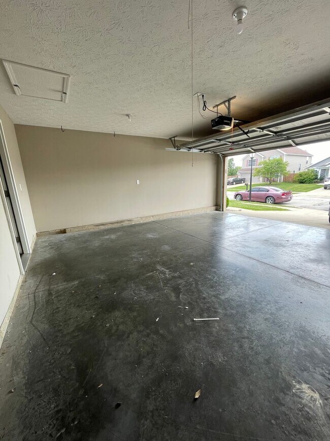 Building Photo - 1329 Sourgum Ln
