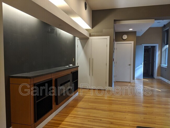 Building Photo - 111 Kirk Ave SW