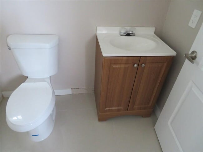 Building Photo - 1944 Sheridan St