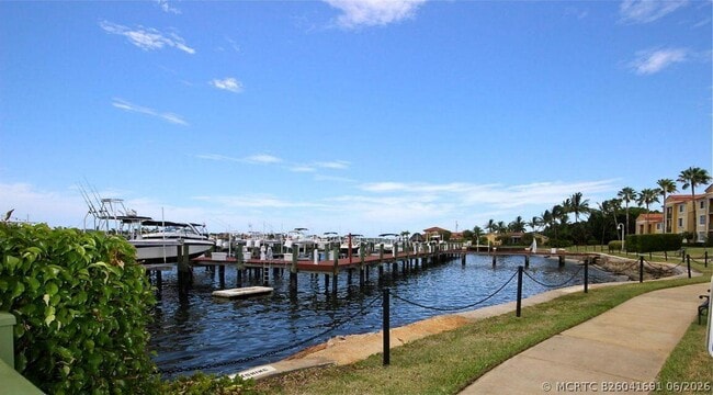 Building Photo - 117 Yacht Club Way