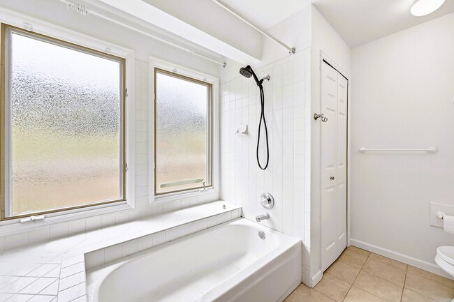 Building Photo - 23712 Pondview Pl