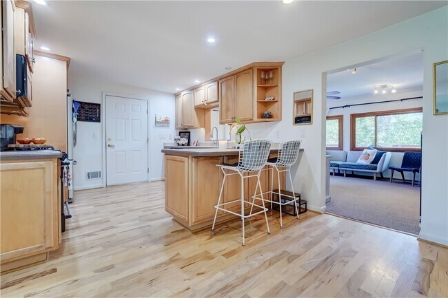 Building Photo - 984 Danby Dr
