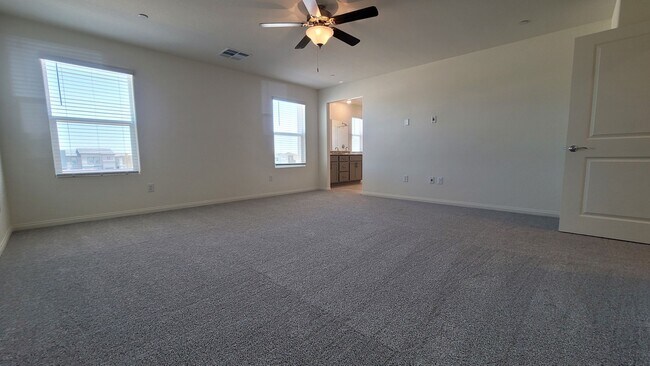 Building Photo - 5-Bed, 3-Bath Home in Spectrum Falls
