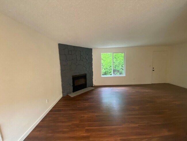 Building Photo - NKE1741