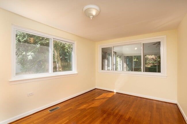 Building Photo - 6221 Walhonding Rd