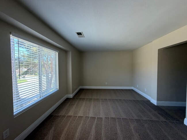 Building Photo - Two-story home in Eastlake