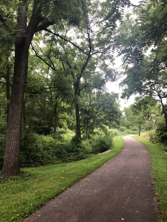 Building Photo - 6118 Seven Springs Dr