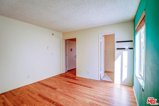 Building Photo - 953 4th St