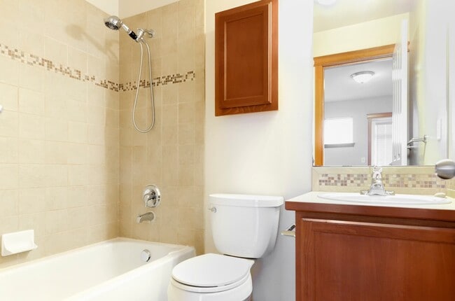 Building Photo - Updated Townhouse Near Fauntleroy Park with Private Suites and Parking