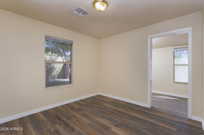 Building Photo - 1646 E Indianola Ave