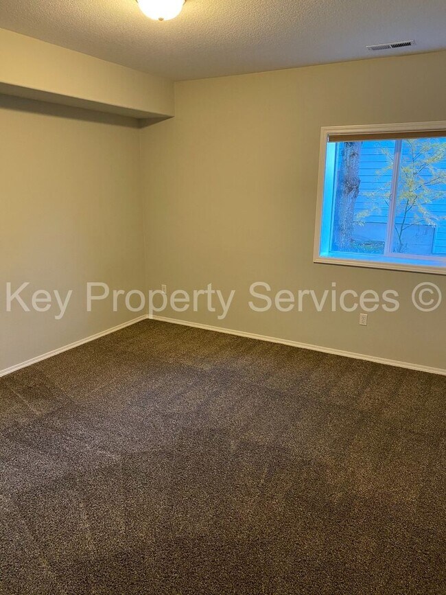 Building Photo - COMING SOON! Large 3 bed 3 bath in Camas