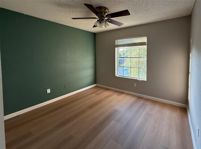 Building Photo - 1813 Lantana Dr